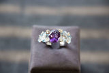 "Calla" ring, in 18 kt gold, with diamond and azure oval topazes and a central oval amethyst.